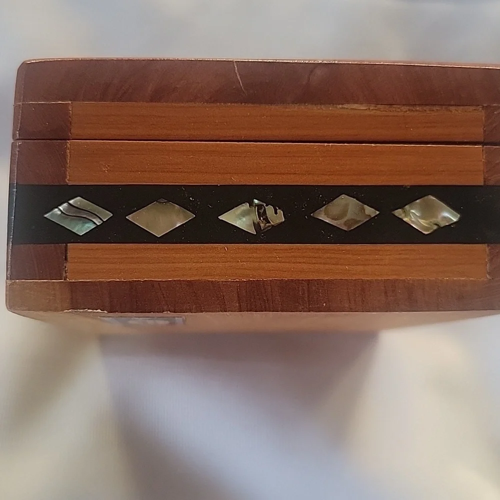 Artel La Paz Wooden Box with Mother of Pearl Inlaid Bird Design